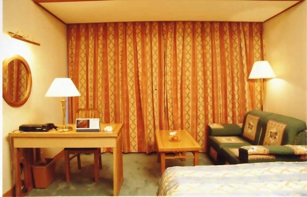 Huaqiao Hotel Linhai Exterior foto